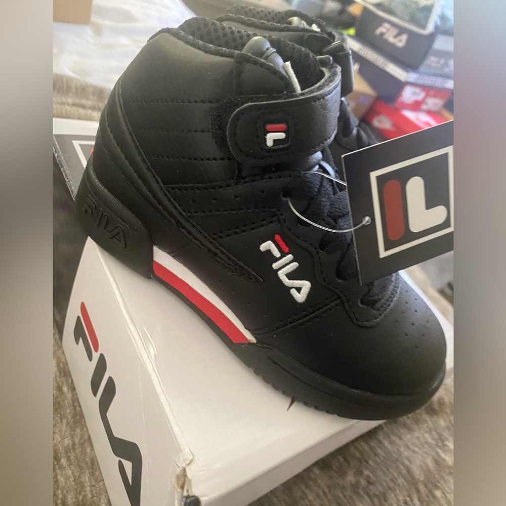 FILA VULC F  13 MID SNEAKERS BASKETBALL TRAINERS  Kids Shoes  BLACK/RED SIZE 11